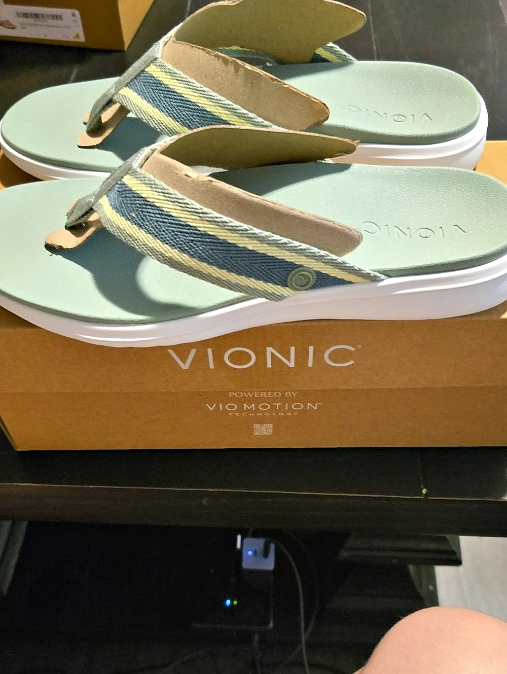 Vionic Indigo Nylon Thong Sandals in Iceberg Green Multi NIB